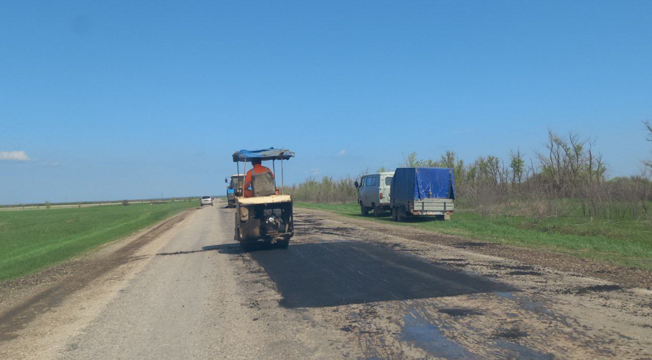 В поселке Горный продолжается ремонт дорог.