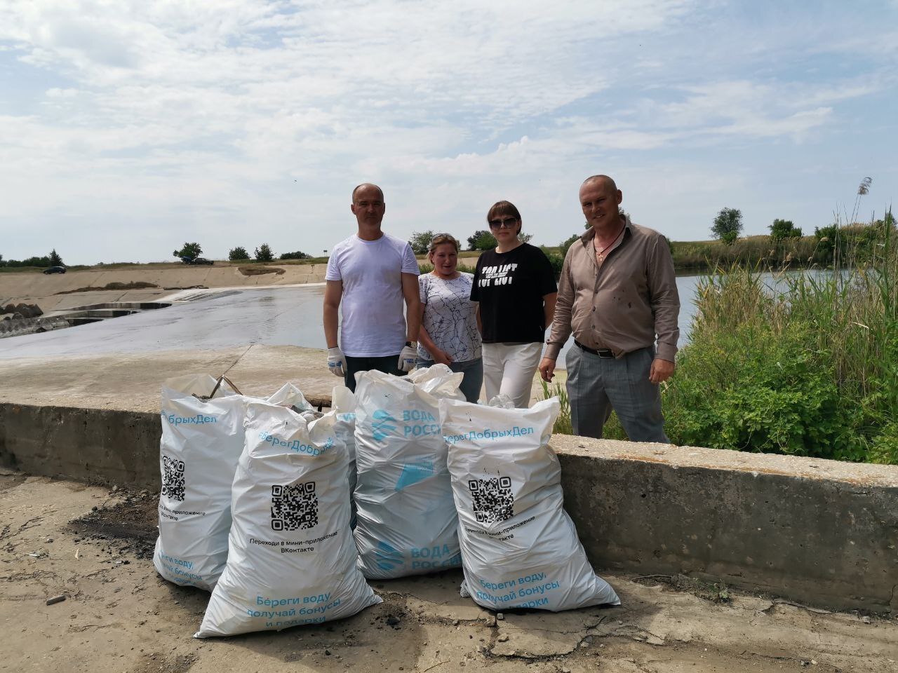 Волонтеры Краснопартизанского района провели акцию &quot;Вода России&quot;.