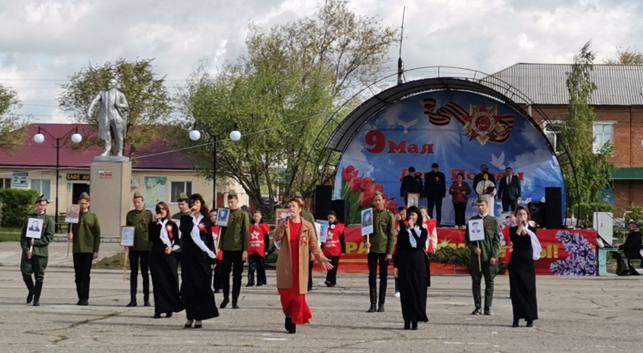 Торжественный митинг, посвящённый 79-й годовщине Победы в Великой Отечественной войне состоялся сегодня на Центральной площади поселка Горный.