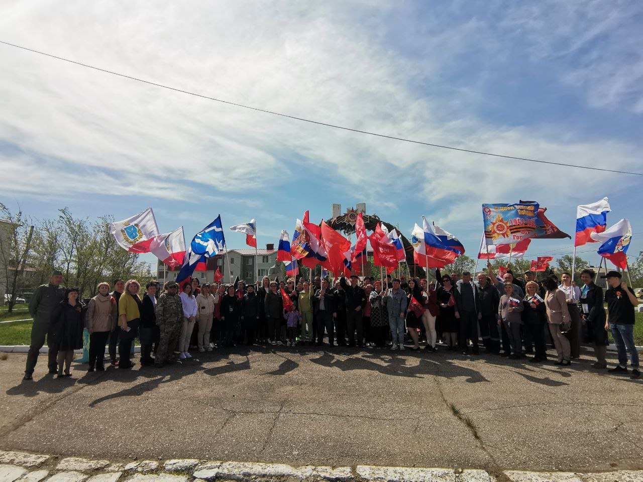 Бессмертный полк на автомобиле прошел по территории поселка Горный.