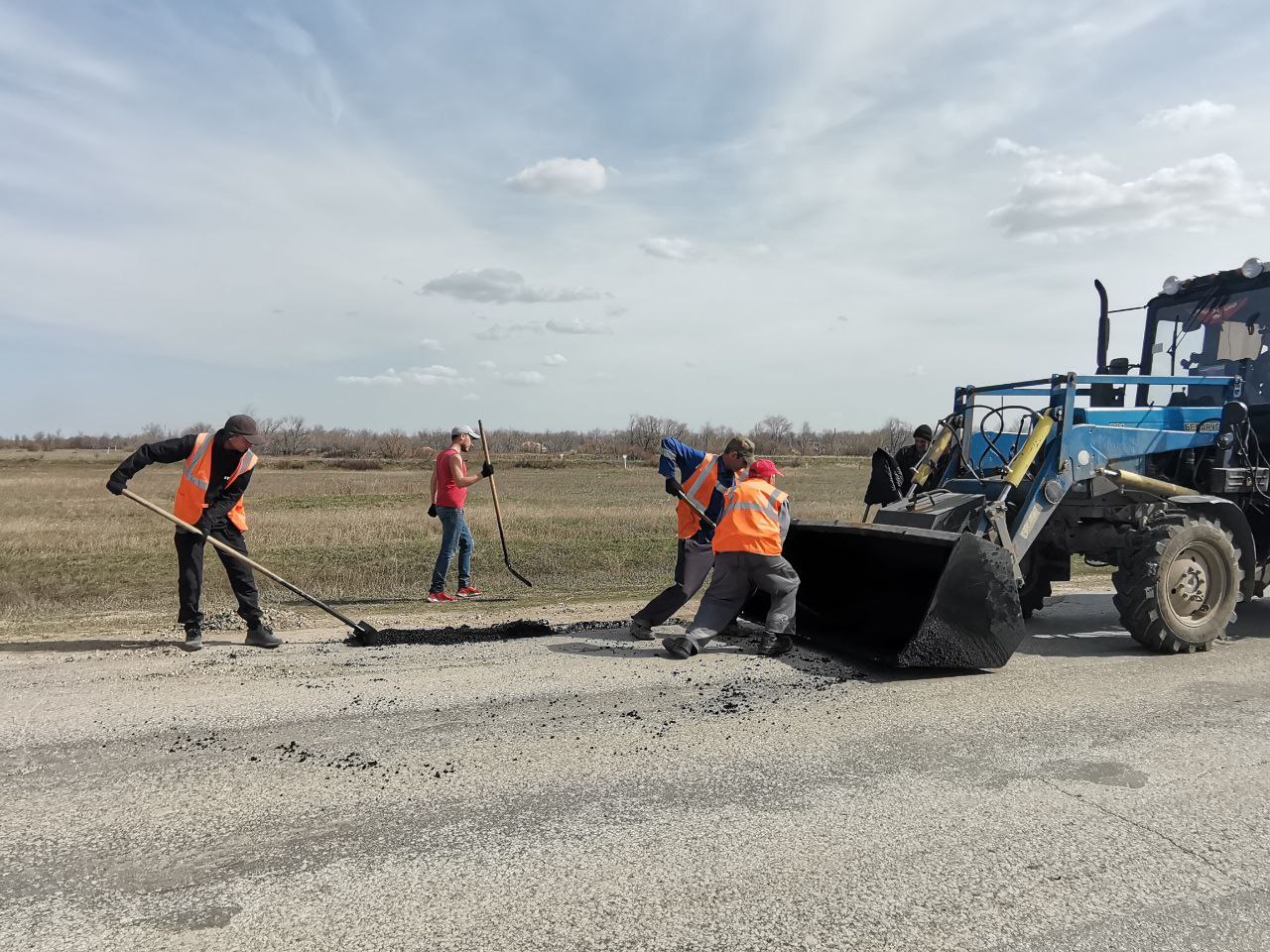 Дан старт ямочному ремонту дорог в Краснопартизанском районе.