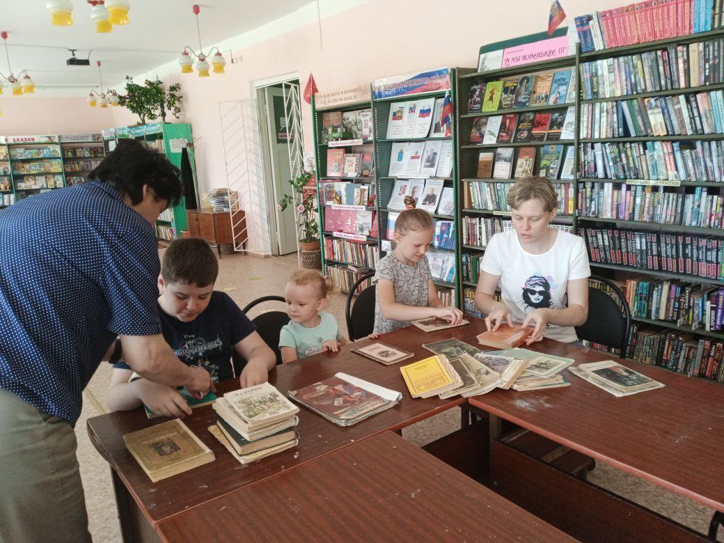 В Рукопольской сельской библиотеке &quot;полечили&quot; книги.