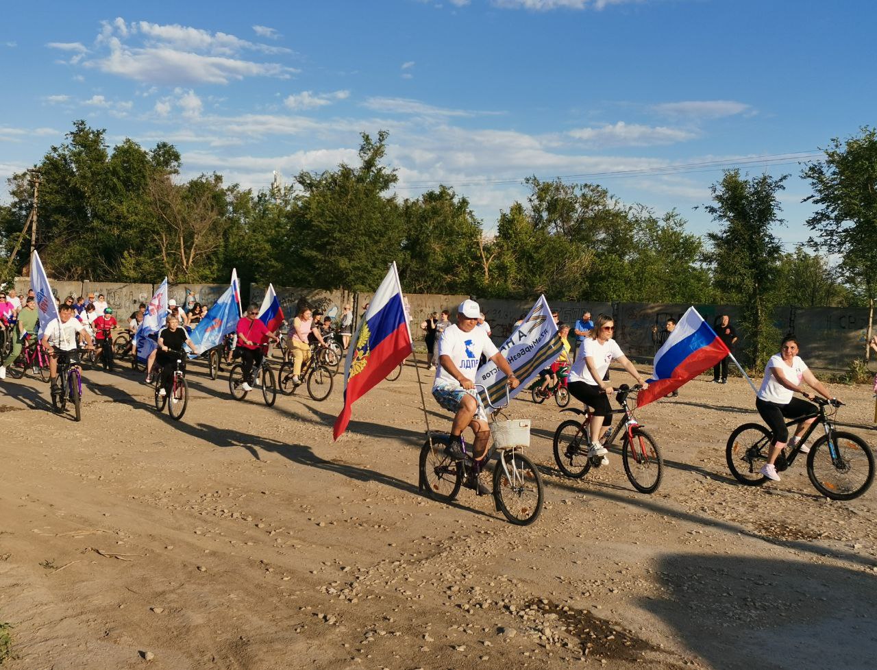 В Горном прошел велопробег, посвященный Дню России.