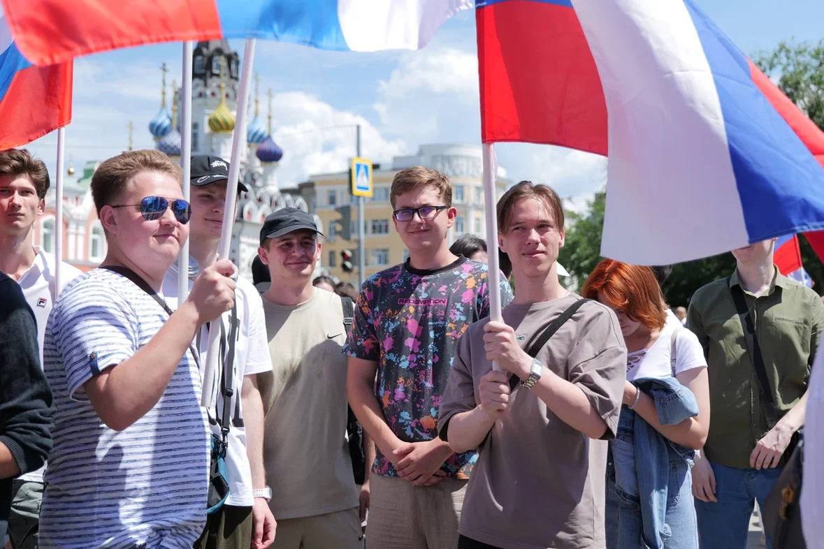 Около 4 тысяч человек пришли на митинг, посвященный Дню России.