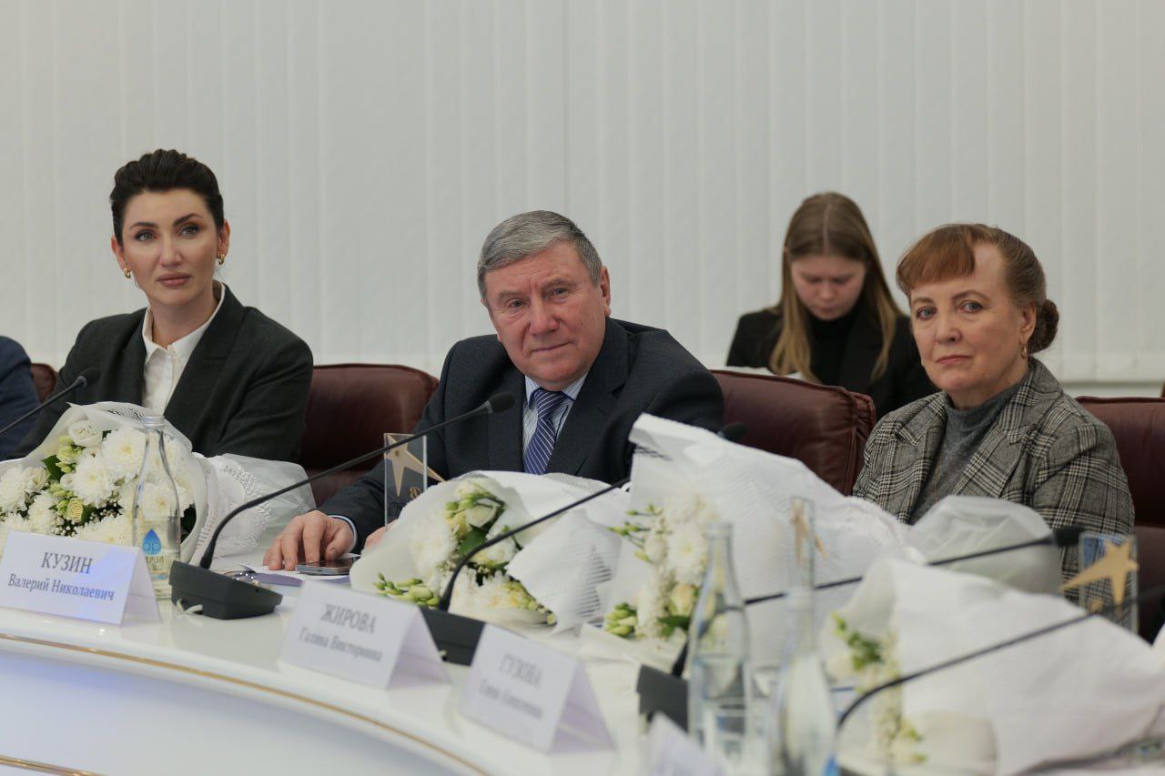Роман Бусаргин наградил лучших преподавателей саратовских вузов.