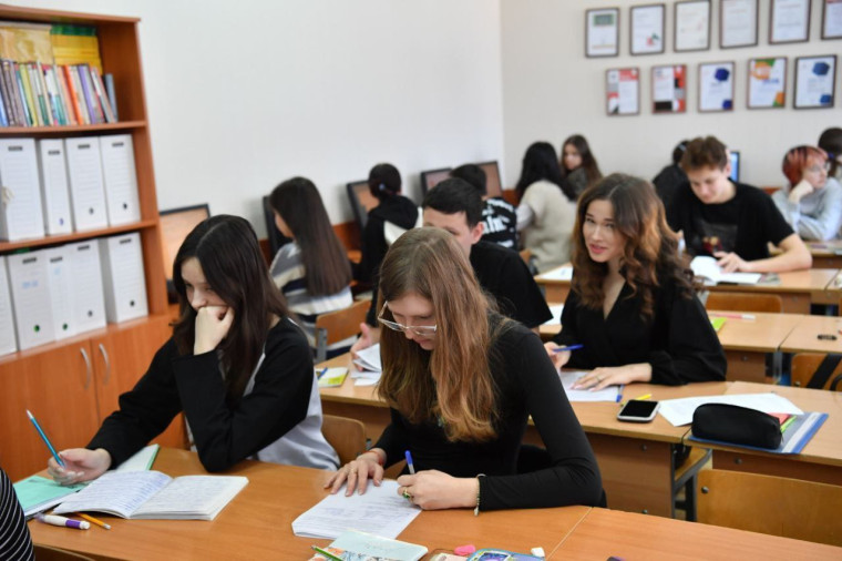 Уже с сентября этого года наши студенты-целевики начнут получать дополнительную стипендию. Уже с сентября этого года наши студенты-целевики начнут получать дополнительную стипендию.