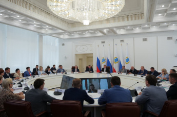 Губернатор Роман Бусаргин провел постоянно действующее совещание с зампредами и министрами Правительства области, а также главами районов. Губернатор Роман Бусаргин провел постоянно действующее совещание с зампредами и министрами Правительства области, а также главами районов.