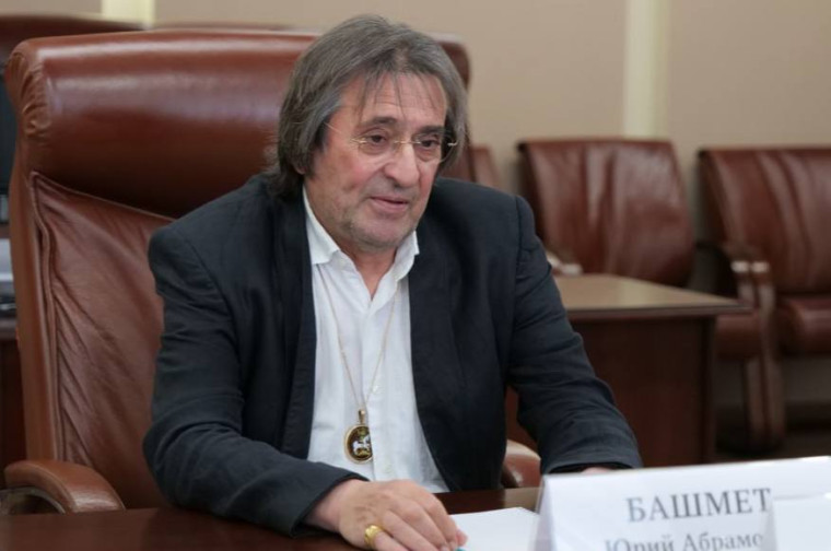 Губернатор Роман Бусаргин встретился с народным артистом России Евгением Мироновым и художественным руководителем государственного симфонического оркестра «Новая Россия» Юрием Башметом. Губернатор Роман Бусаргин встретился с народным артистом России Евгением Мироновым и художественным руководителем государственного симфонического оркестра «Новая Россия» Юрием Башметом.