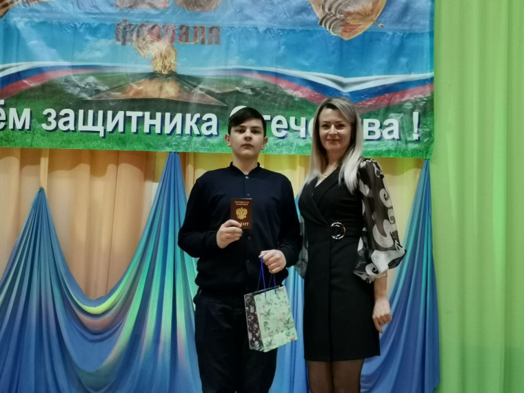 Юному жителю Краснопартизанского района вручили паспорт гражданина России. Юному жителю Краснопартизанского района вручили паспорт гражданина России.