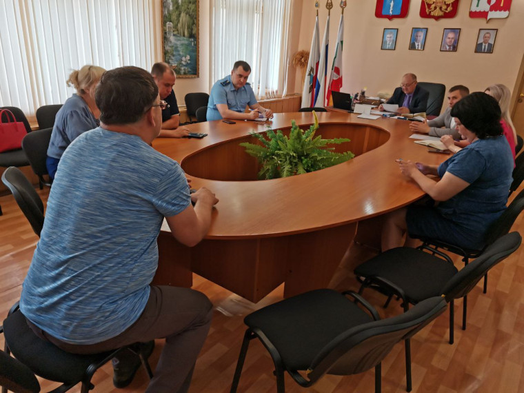 Глава Краснопартизанского района Юрий Бодров провел личный прием семей участников спецоперации, военнослужащих по контракту. Глава Краснопартизанского района Юрий Бодров провел личный прием семей участников спецоперации, военнослужащих по контракту.