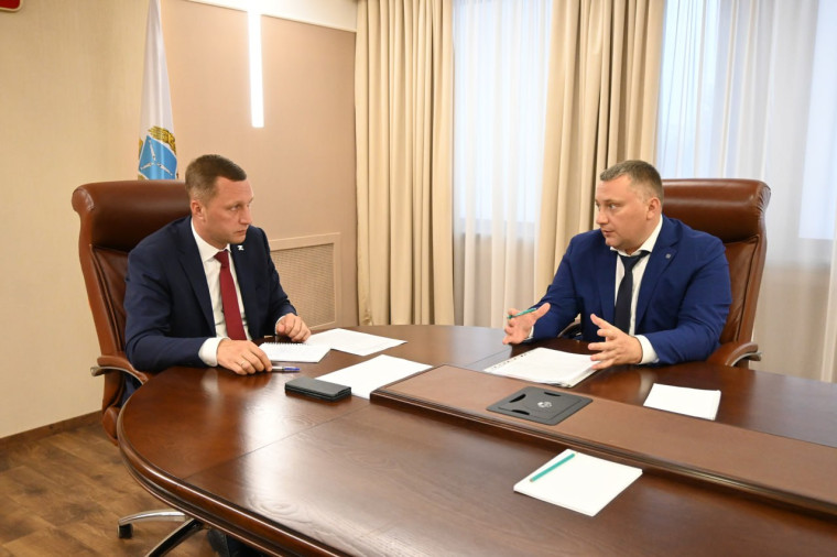 Губернатор Роман Бусаргин встретился с главой Балаковского района Сергеем Грачёвым. Губернатор Роман Бусаргин встретился с главой Балаковского района Сергеем Грачёвым.